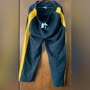 Men’s 2XL Boston Bruins sweatpants.